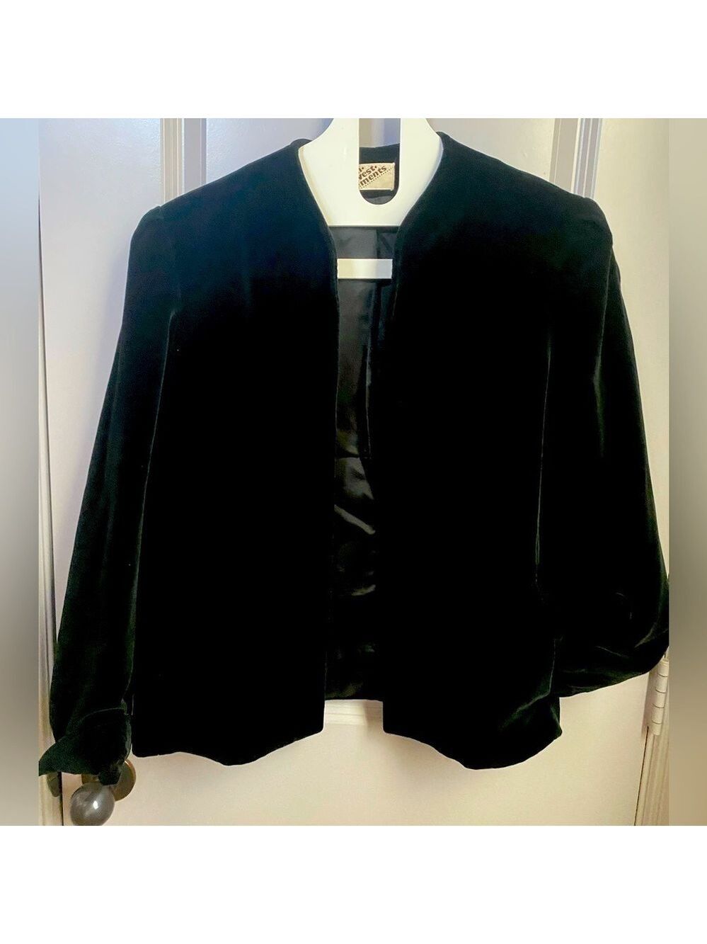 BRAND:IN.VEST.MENTS black collarless velvet blazer pre owned open jacket